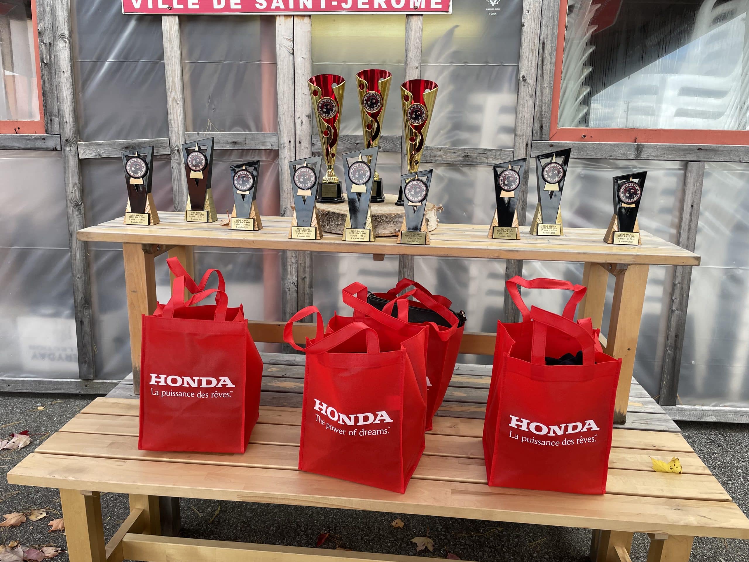 Mini Mania Ride Race Jam : La 1ère édition du plus gros show de mini moto du Québec 26 Les multiples prix du concours d'élégance