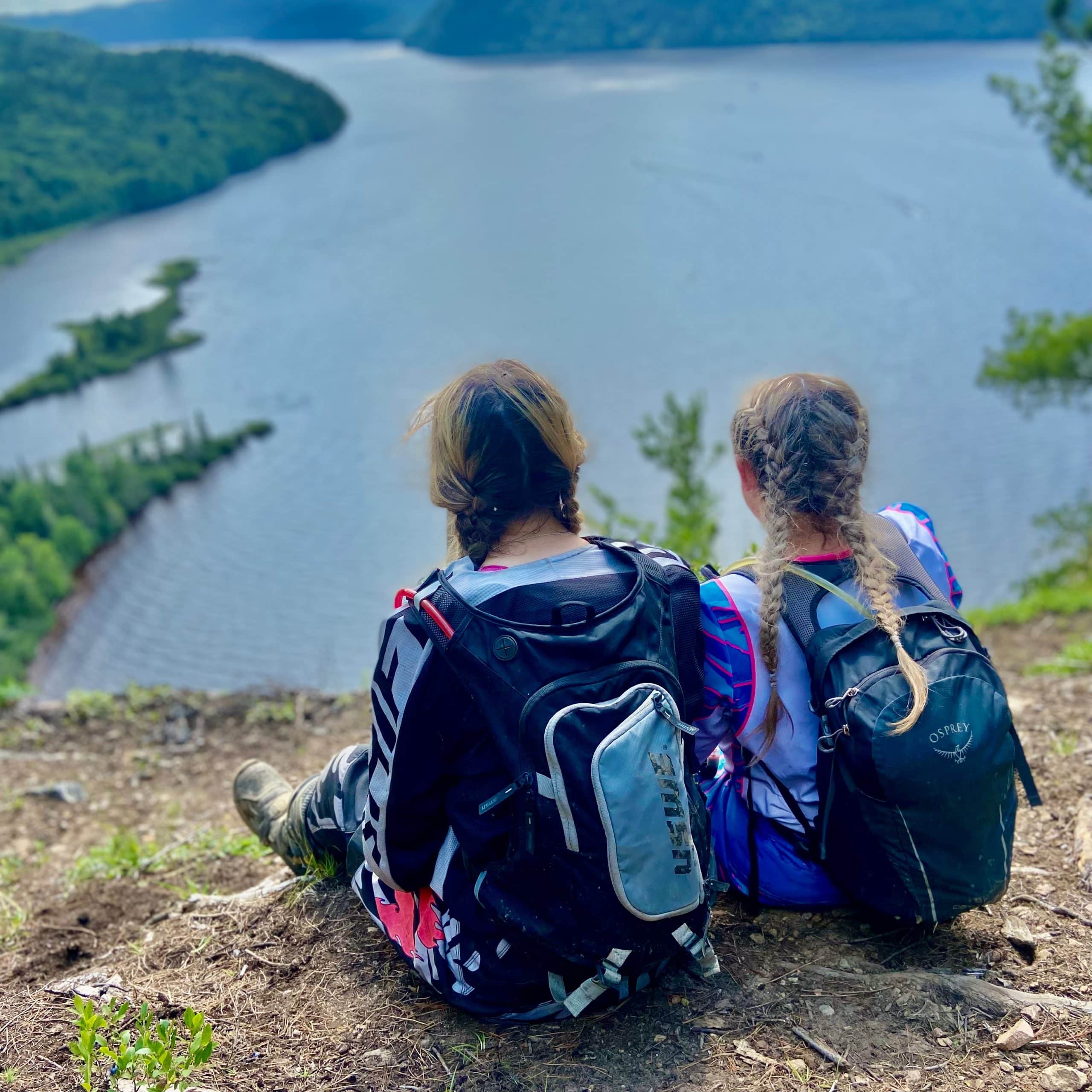 Josiane & Cindy - Dans les sentiers d’Enduro Québec à Mékinac