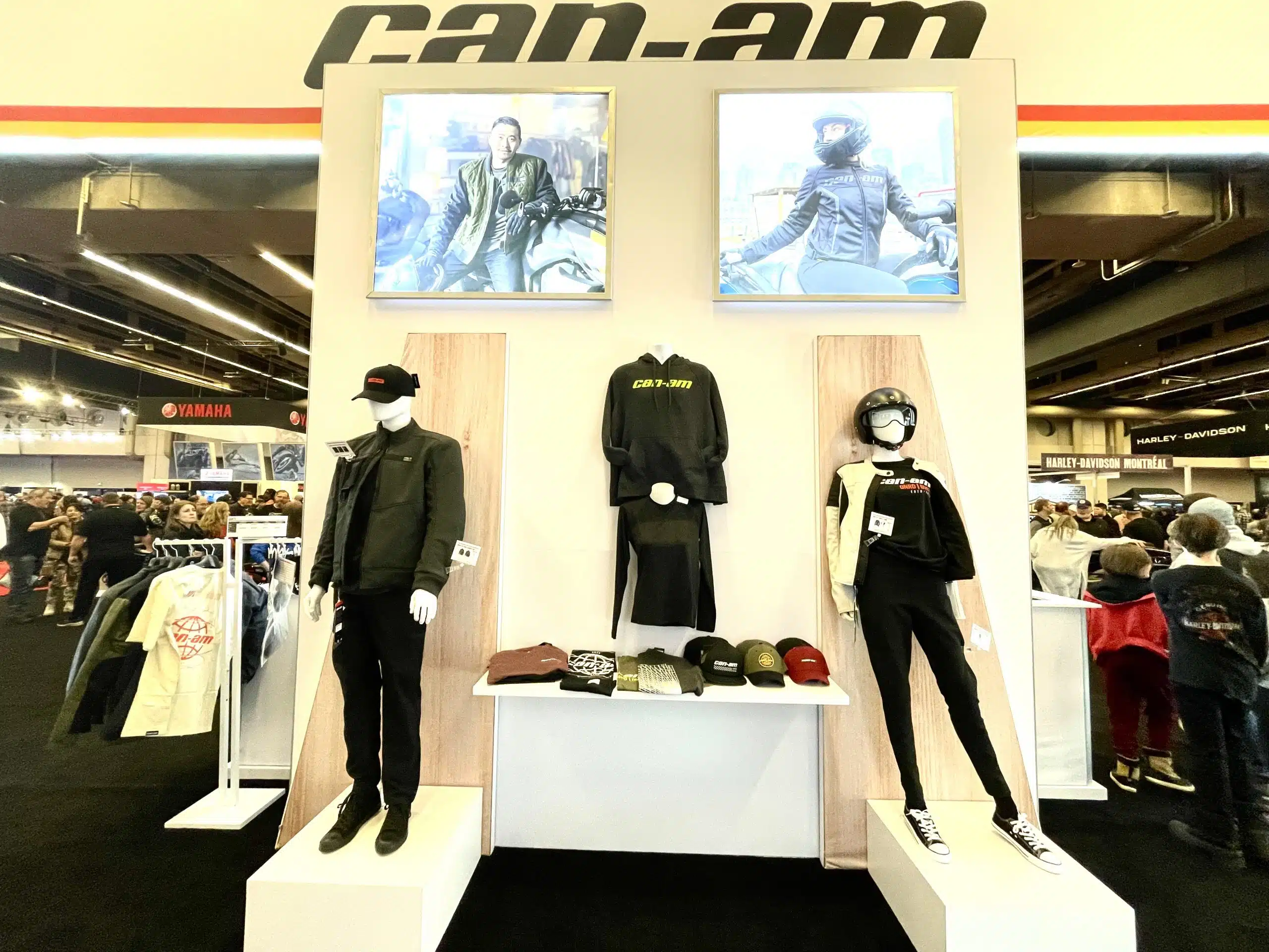 Quelques vêtements présentés par Can-Am