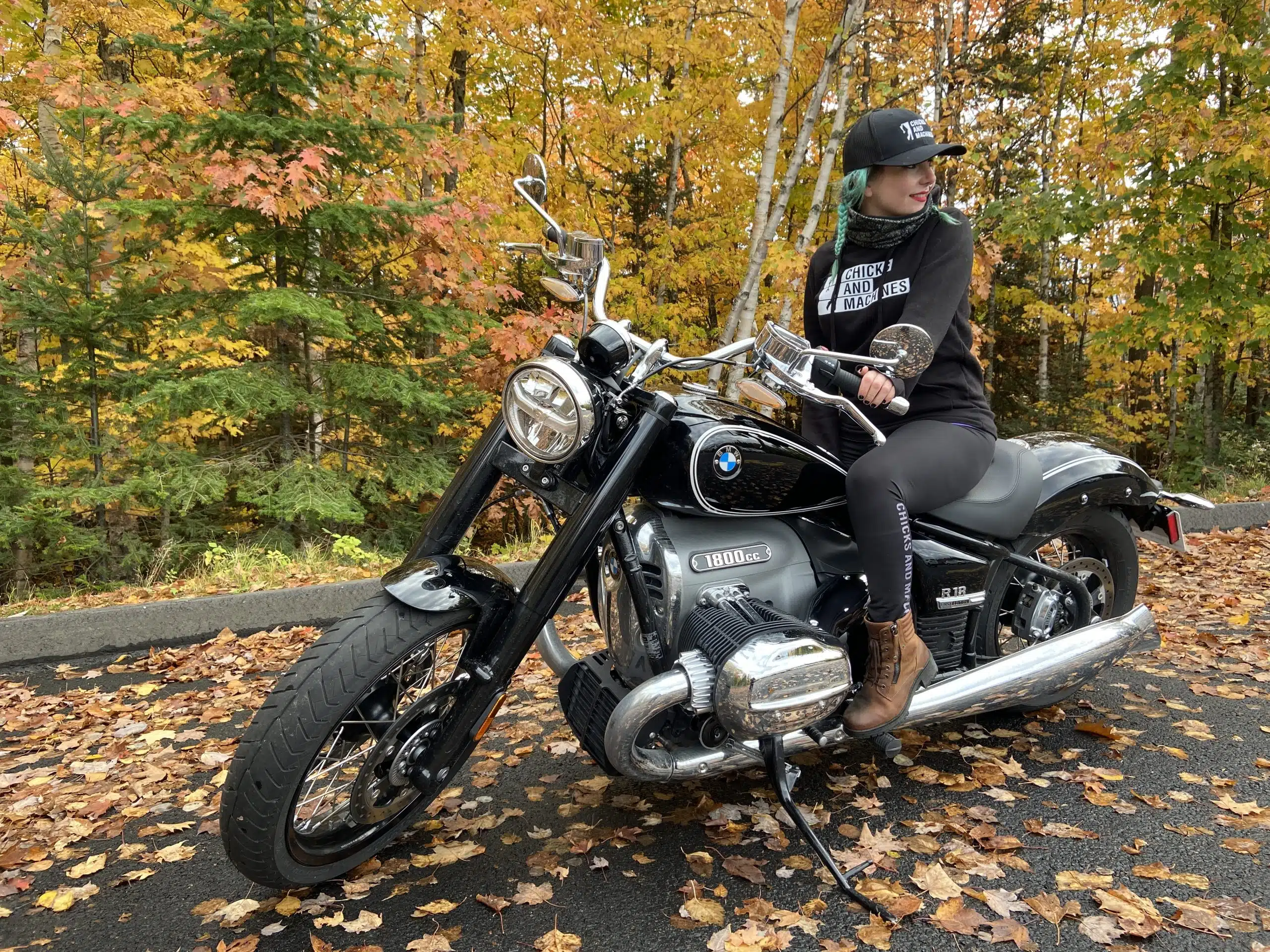 La saison de moto est très courte, alors on se le demande: Faut-il être pas bien dans la tête pour rouler au Québec?