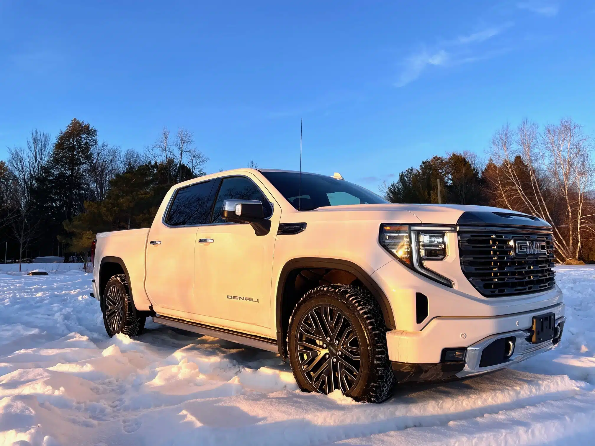 La devanture impressionnante du Sierra Denali Ultimate Edition 2022 de GMC