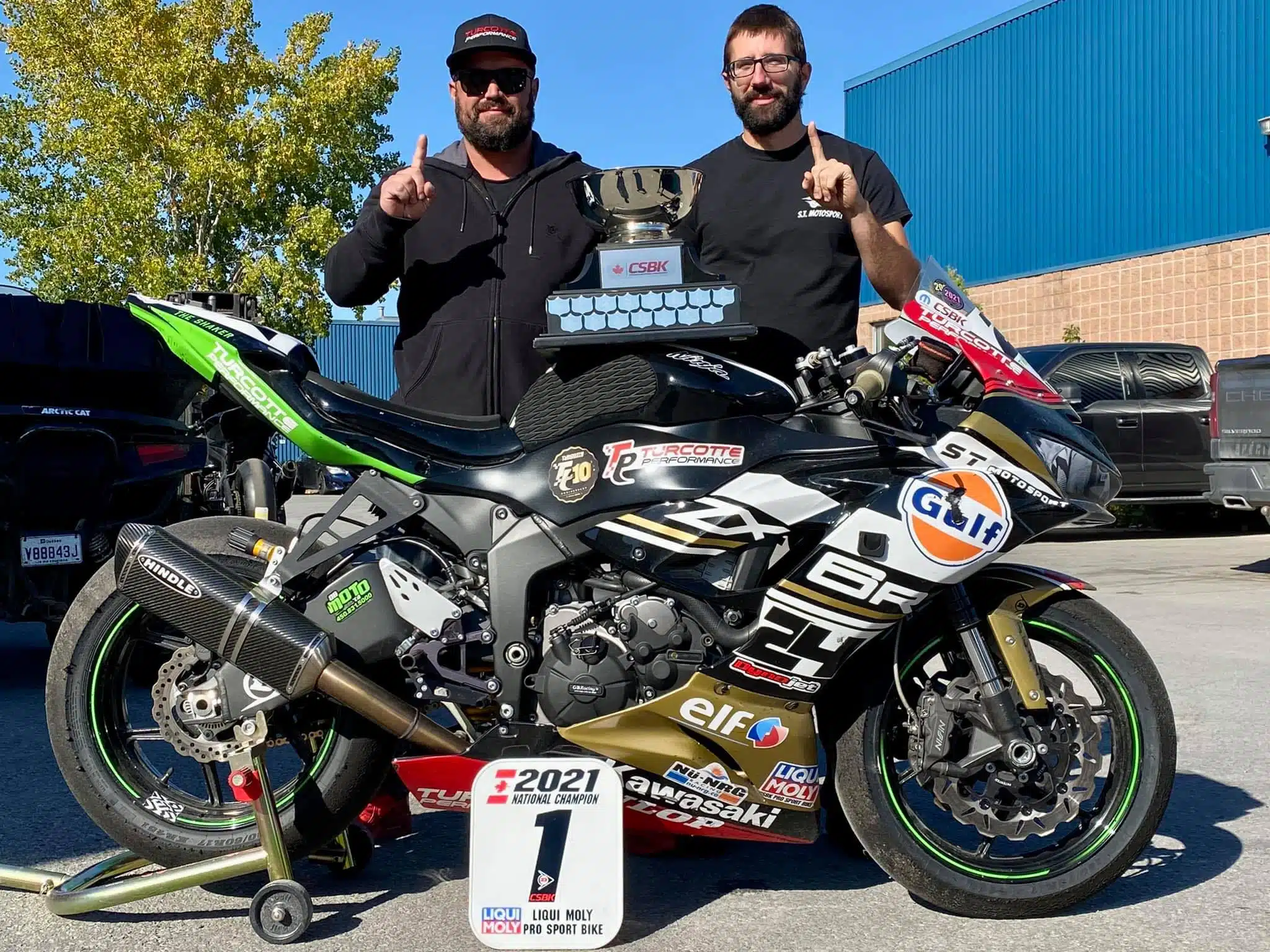 Francis Turcotte of Turcotte Performance with Sébastien Tremblay and his CSBK Canadian Champion trophy in 2021