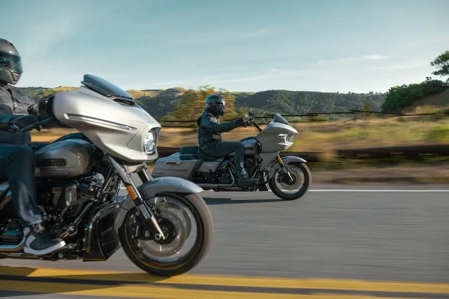 Les motos CVO sont réputées pour leur expérience de conduite exemplaire et leur look puissant.
