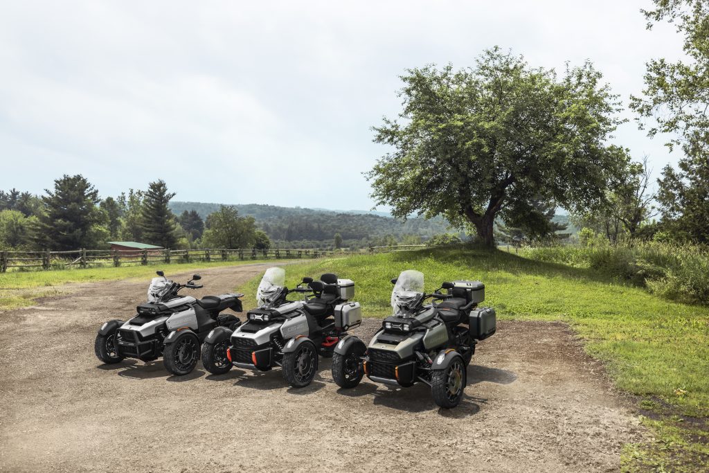 CanAm présente ses nouveautés 2025 Chicks and Machines