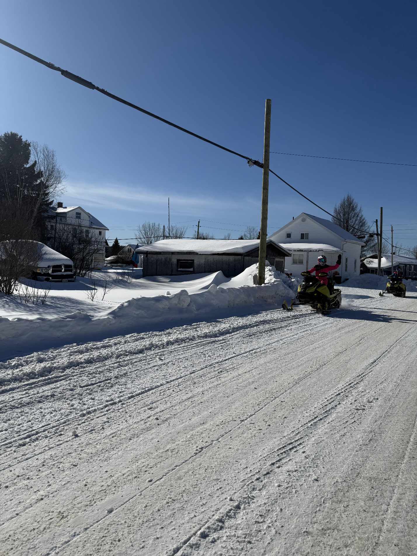 Toute la ville peut être traversée à motoneige Toute la ville peut être traversée à motoneige