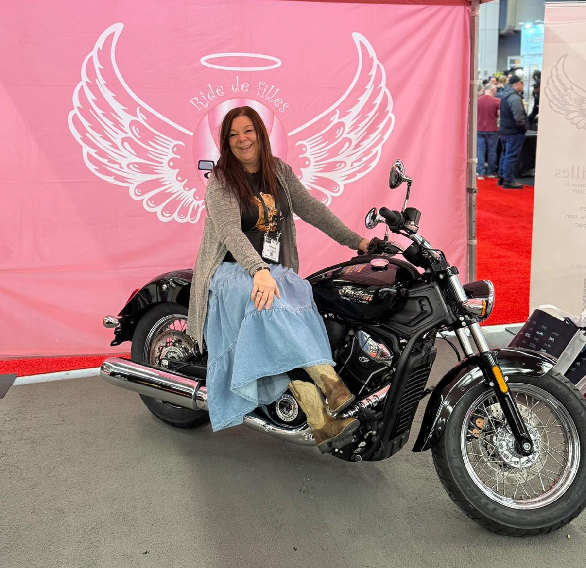 La moto Indian qui a été donnée lors d'un tirage au sort - Thalie n'était pas inclue dans le tirage La moto Indian qui a été donnée lors d'un tirage au sort - Thalie n'était pas inclue dans le tirage