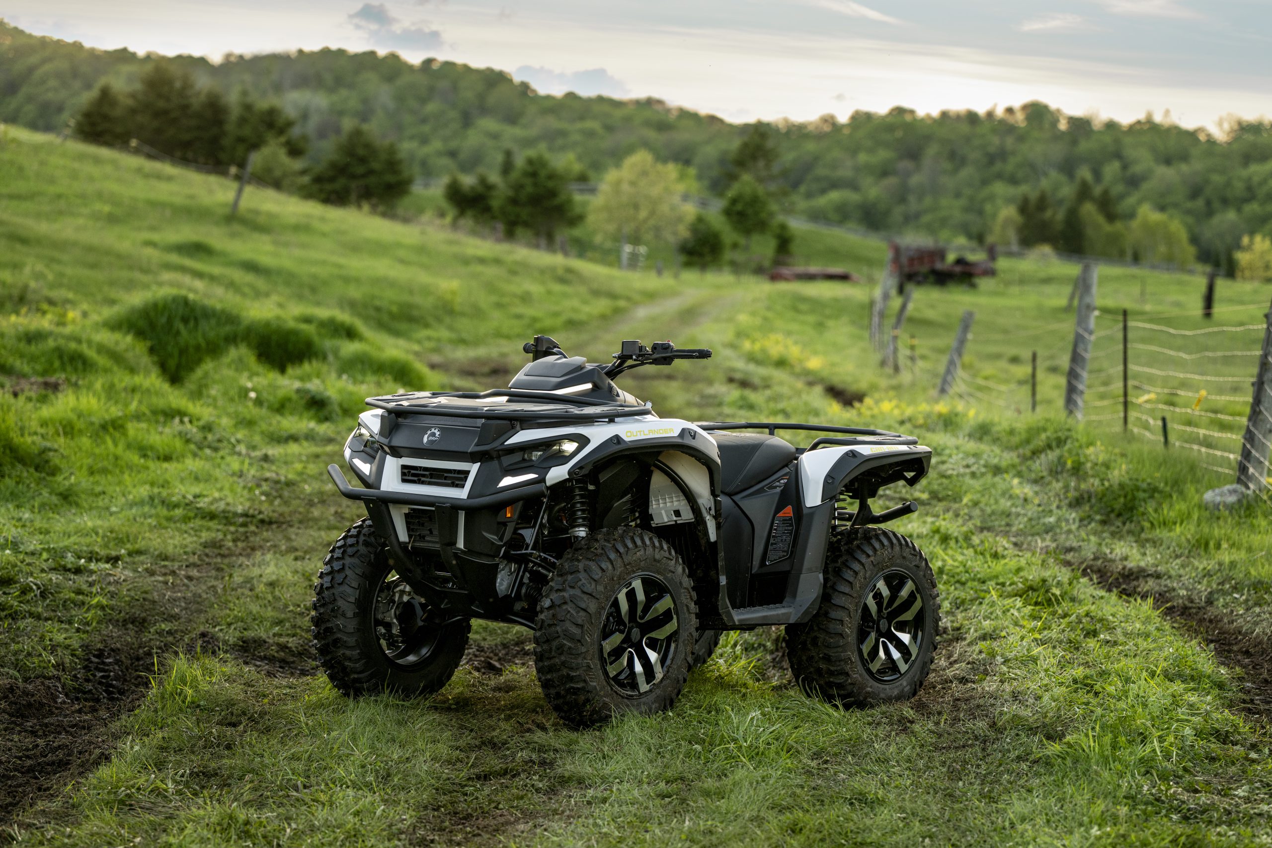 ORV MY26 OUT EV BrightWhite Lifestyle 4027 RGB scaled