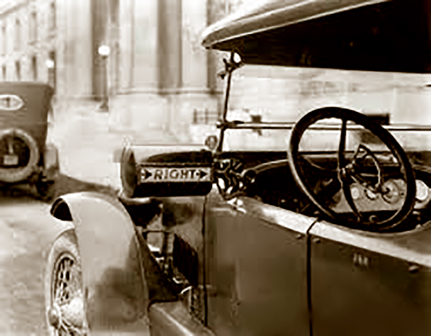 Trois pionnières, trois trajectoires, un même génie 4 1925 Turn Signal