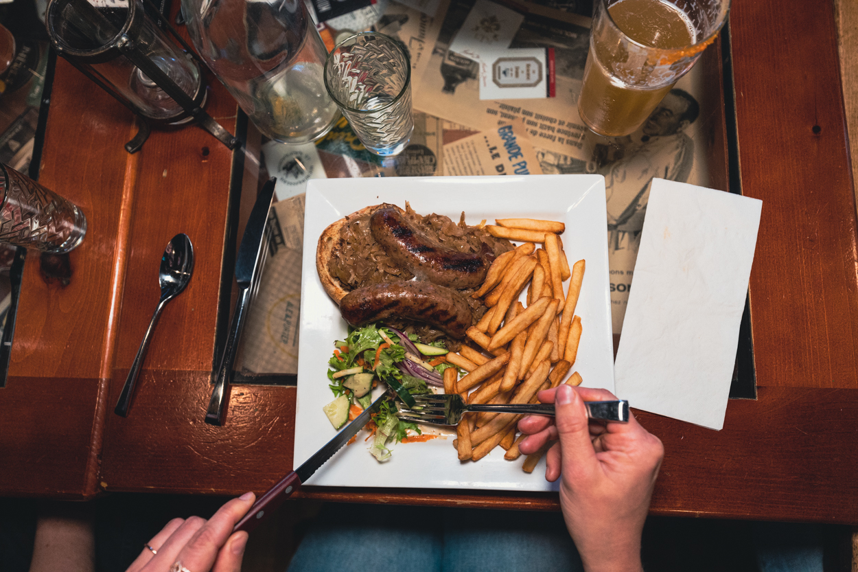 La Microbrasserie le Presbytère offre des repas gastronomiques cuisinés avec des aliments forestiers locaux