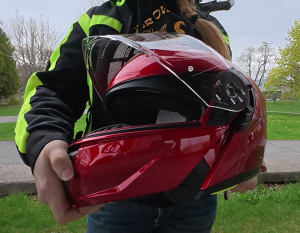 Un casque intégral ou modulaire offrent plus de protection Un casque intégral ou modulaire offrent plus de protection