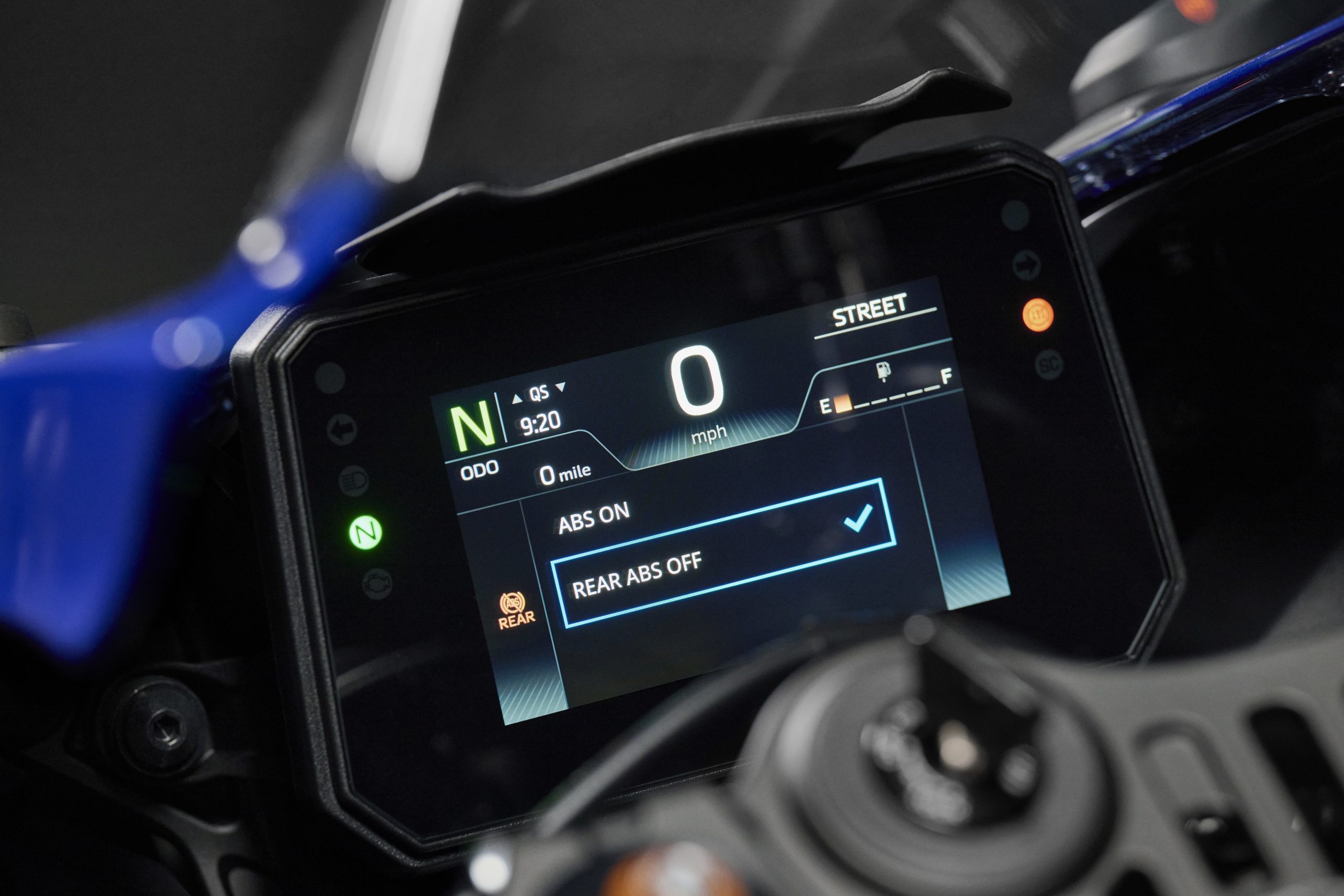 écran TFT couleur de 5 po avec connectivité complète