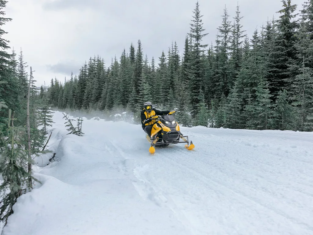 Ski-Doo 2027 : une évolution stratégique axée sur la précision et la performance 2 SKI MY27 T MXZX RS 600RR E TEC ACT 16118 RGB 1024x768 1
