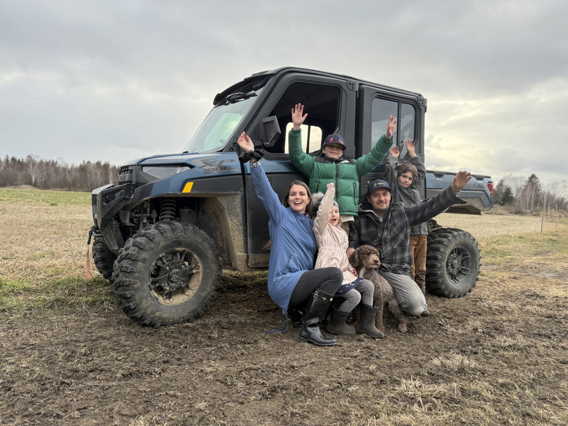 Le plaisir en famille à travers la passion du côte à côte et surtout le bonheur de pouvoir partager tout ça avec nos enfants!