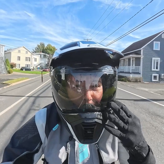 Une visière photochromique pratique et performante Une visière photochromique pratique et performante