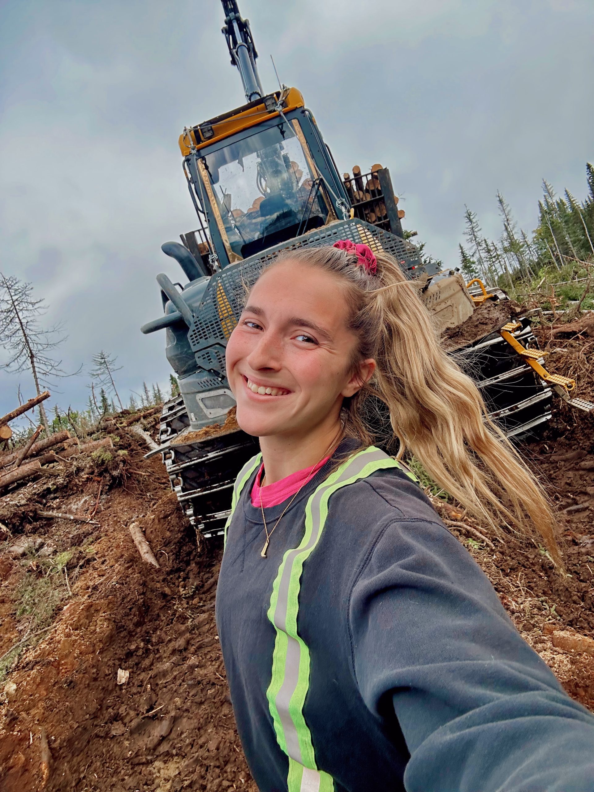 Une fille. Une machine. Un métier.
