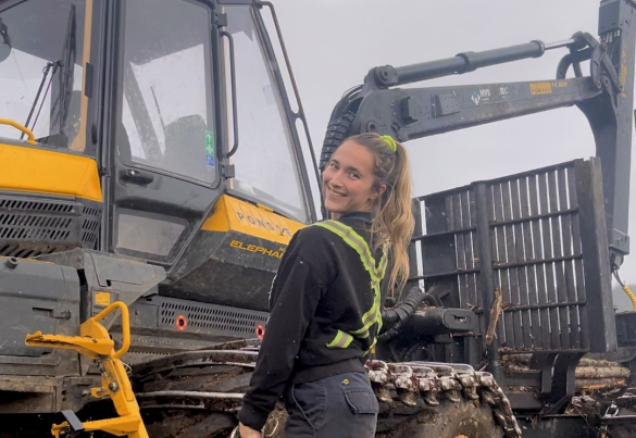 Une fille. Une machine. Un métier.