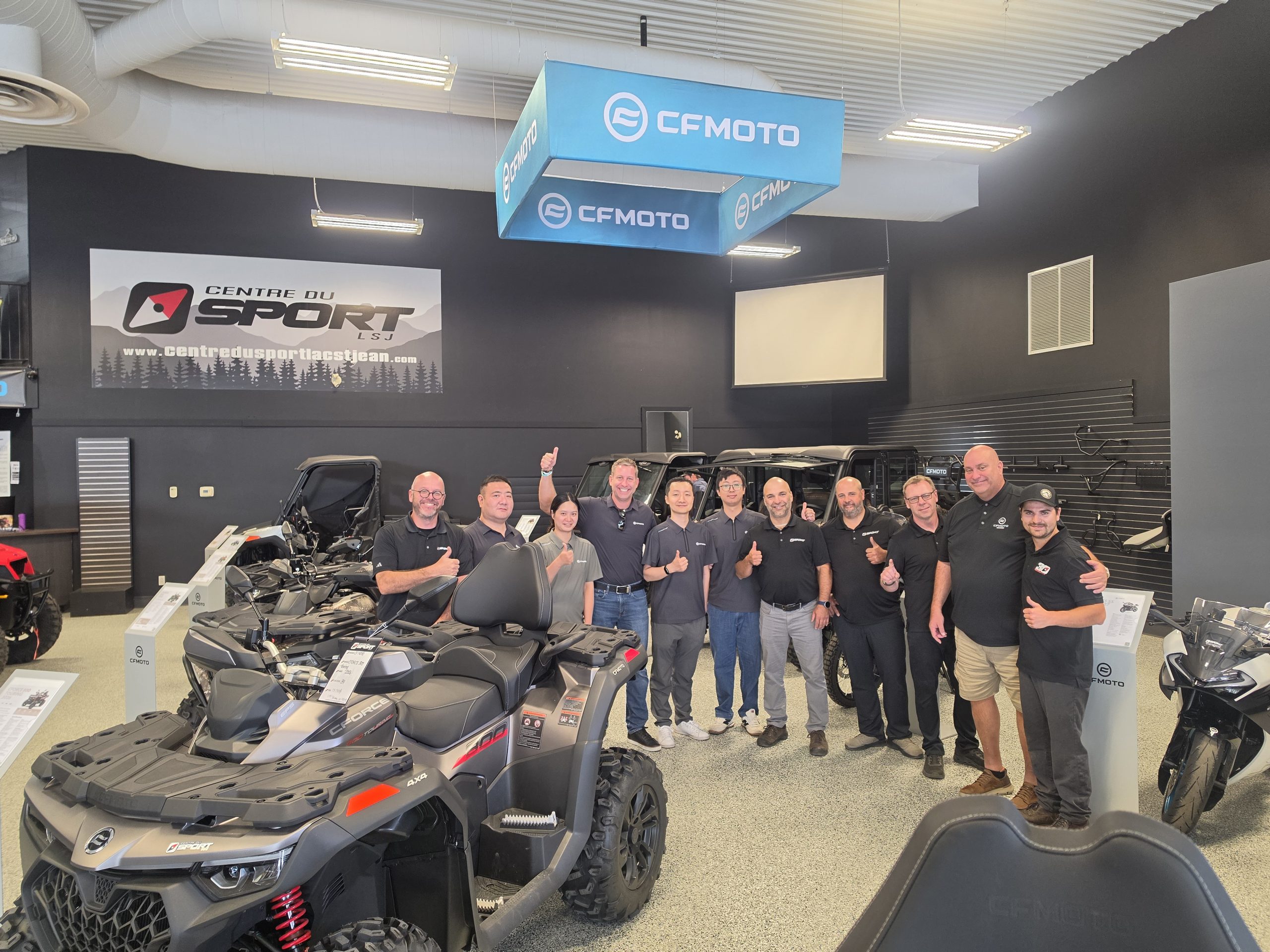 L'équipe de Centre du Sport LSJ et de CFMOTO